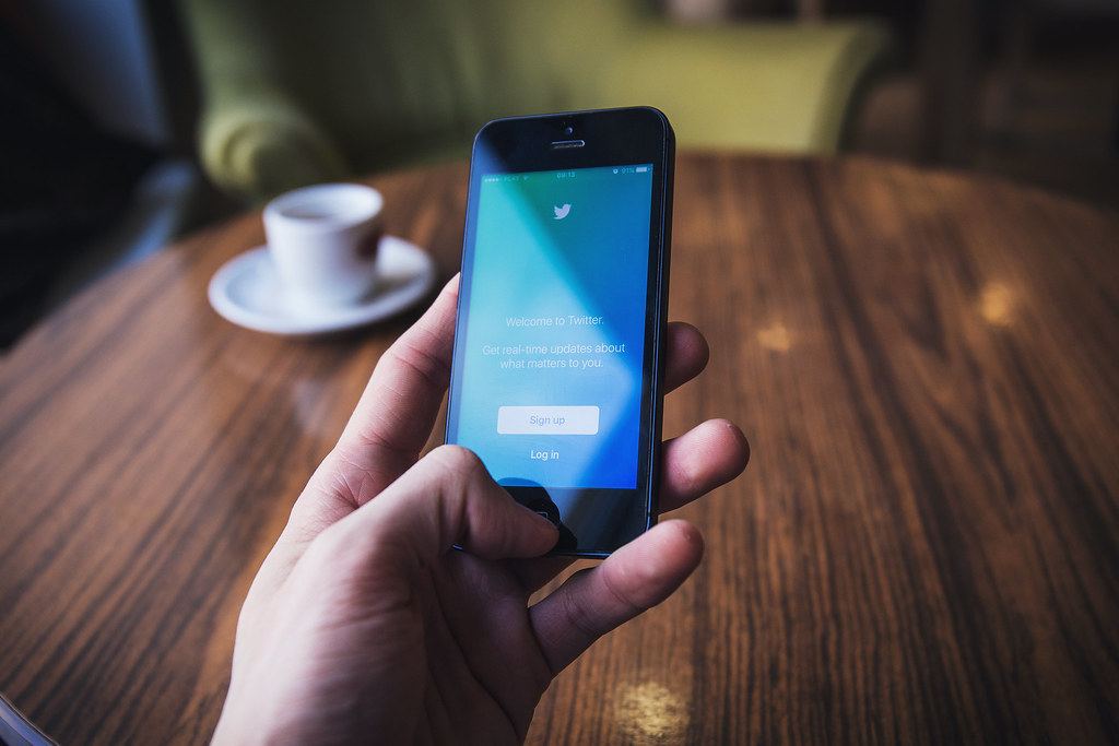 Como silenciar pessoas e assuntos nas redes sociais sem bloquear ninguém