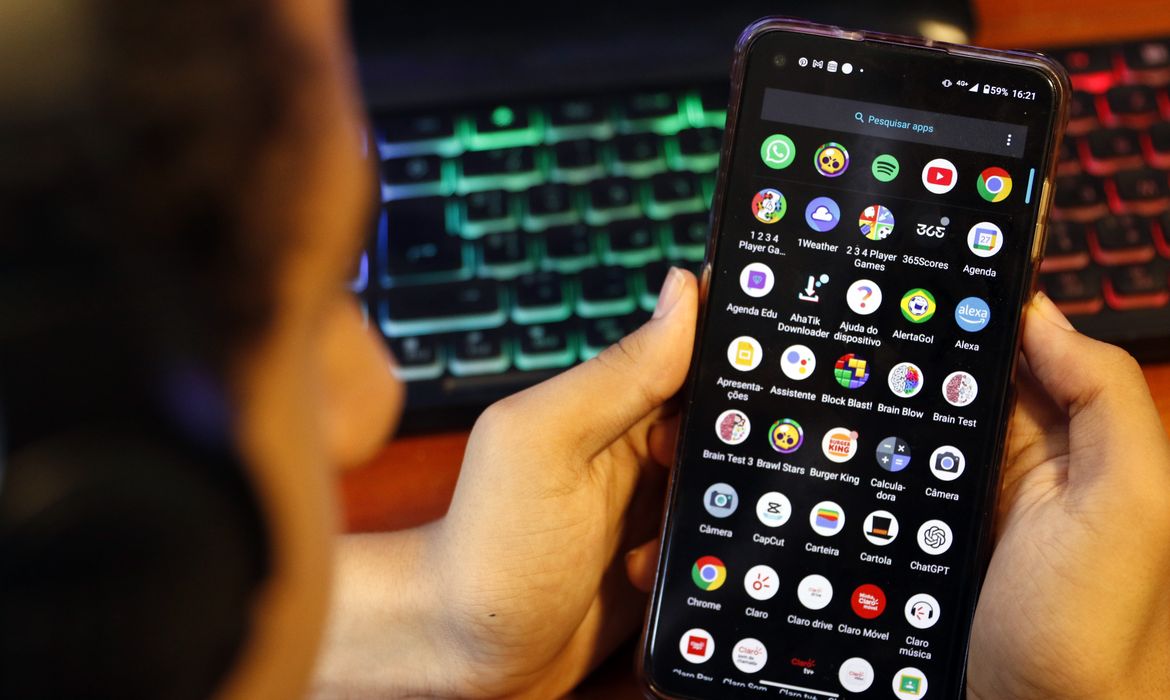 Ctrl+Z reúne ex-WhatsApp, ex-Intercept e ex-Idec para questionar big techs e afirma não receber dinheiro delas