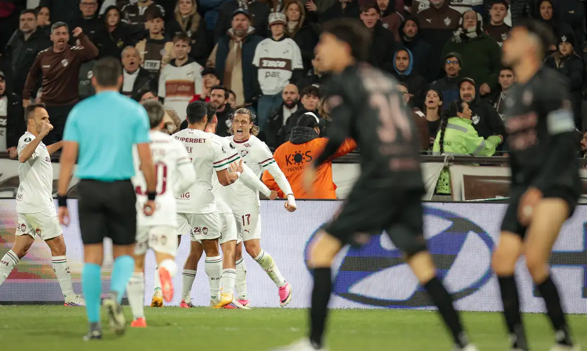 Fluminense perde para o Platense, mas avança e é o primeiro semifinalista da Libertadores