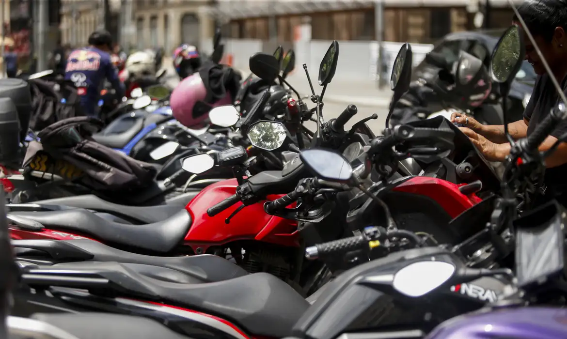 Move Brasil libera R$ 30 bilhões para motorista de aplicativo e taxista financiar veículo