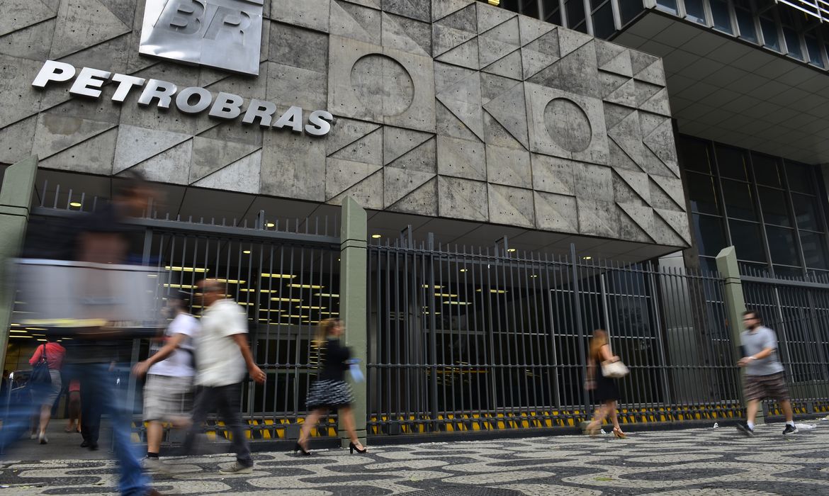 Petrobras firma contrato de 22 anos para comprar 800 mil toneladas de GNL dos EUA por ano